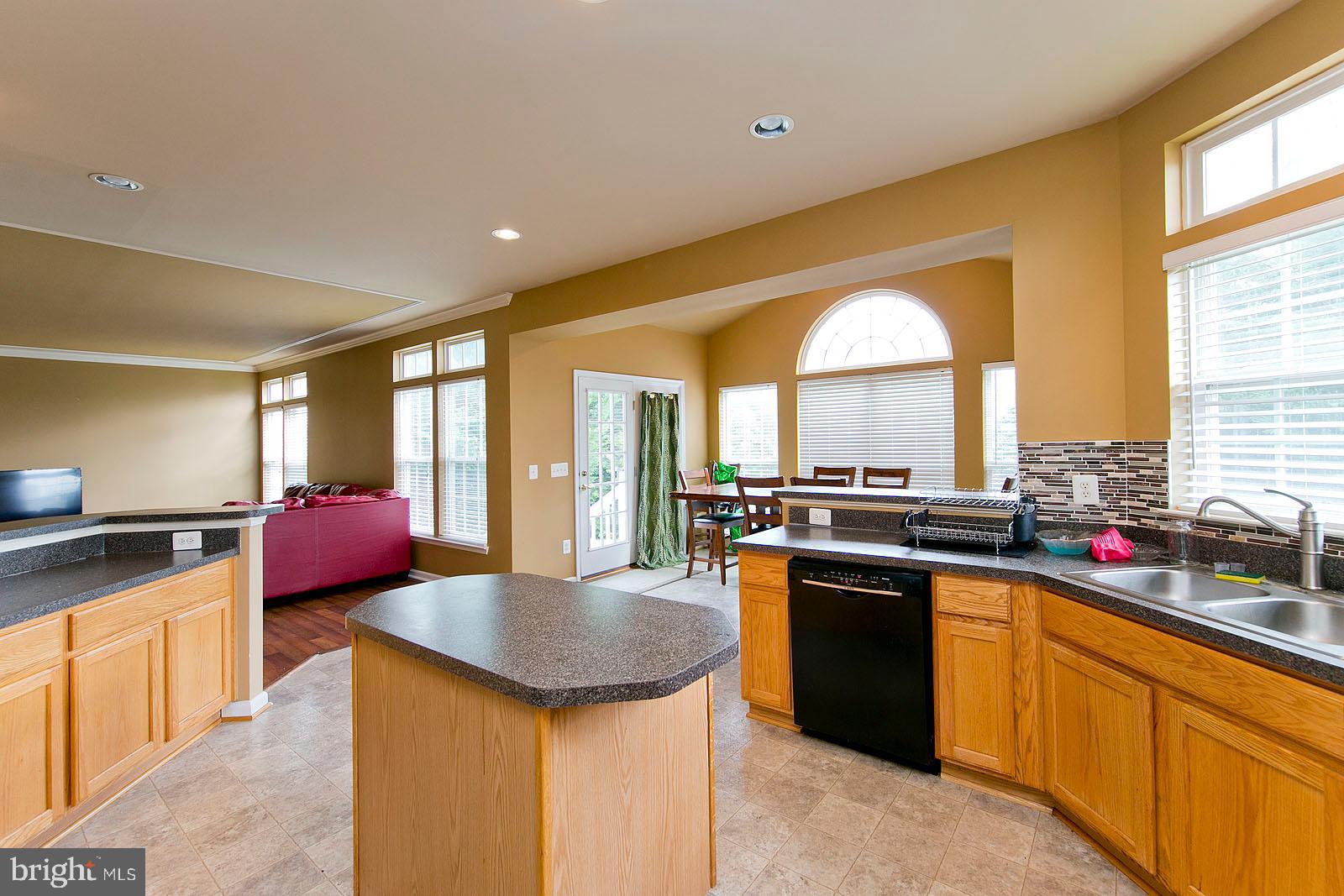 6845 Rathbone Place Gainesville, VA 20155 - Photo 10 of 54