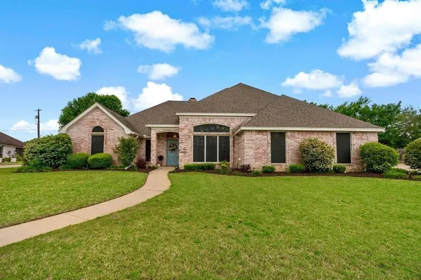 $299,000 | 330 39th Street Southeast, Paris, TX 75462