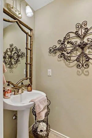 $299,000 | 330 39th Street Southeast, Paris, TX 75462