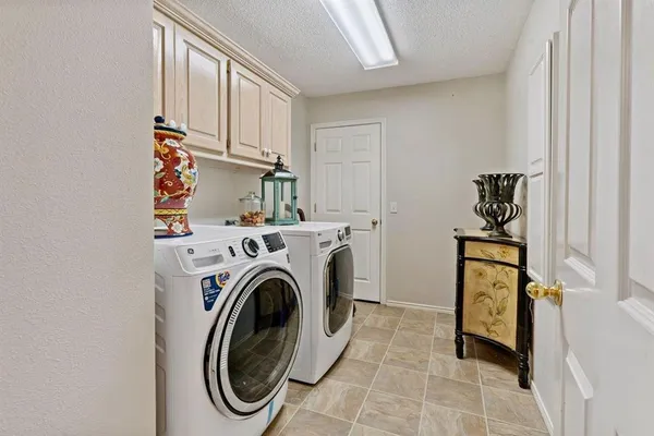 $299,000 | 330 39th Street Southeast, Paris, TX 75462