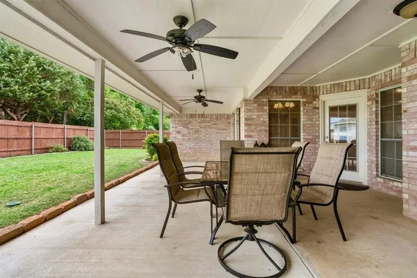 $299,000 | 330 39th Street Southeast, Paris, TX 75462