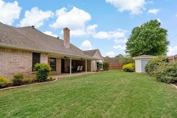 $299,000 | 330 39th Street Southeast, Paris, TX 75462