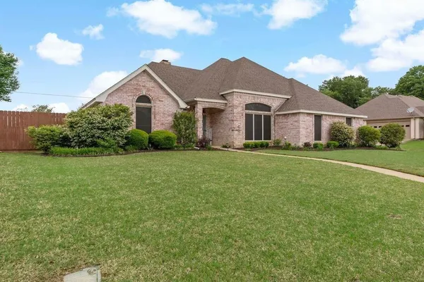 $299,000 | 330 39th Street Southeast, Paris, TX 75462