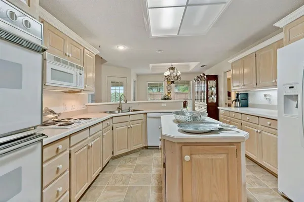 $299,000 | 330 39th Street Southeast, Paris, TX 75462