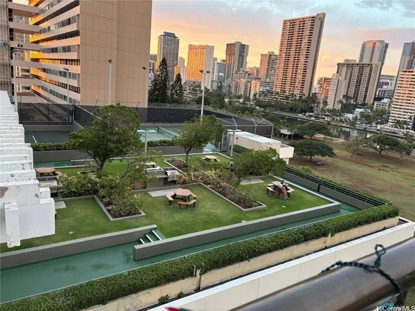 $1,300 | 2333 Kapiolani Boulevard, Unit 1008A, Honolulu, HI 96826