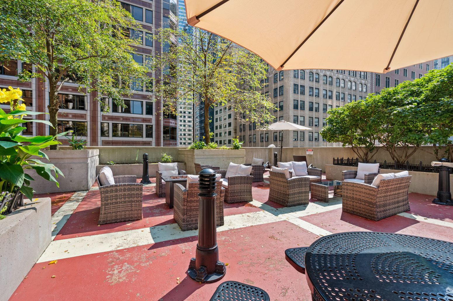 212 West Washington Street, Unit 1807 Chicago, IL 60606 - Photo 21 of 24 a view of a patio with couches table and chairs and potted plants