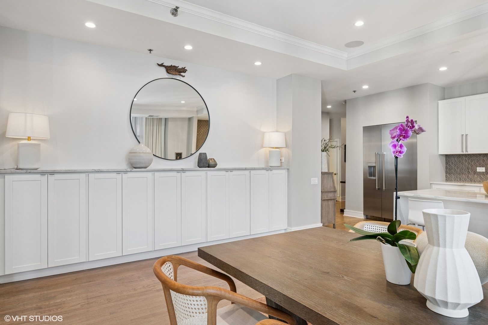 212 West Washington Street, Unit 1807 Chicago, IL 60606 - Photo 4 of 24 a living room with furniture