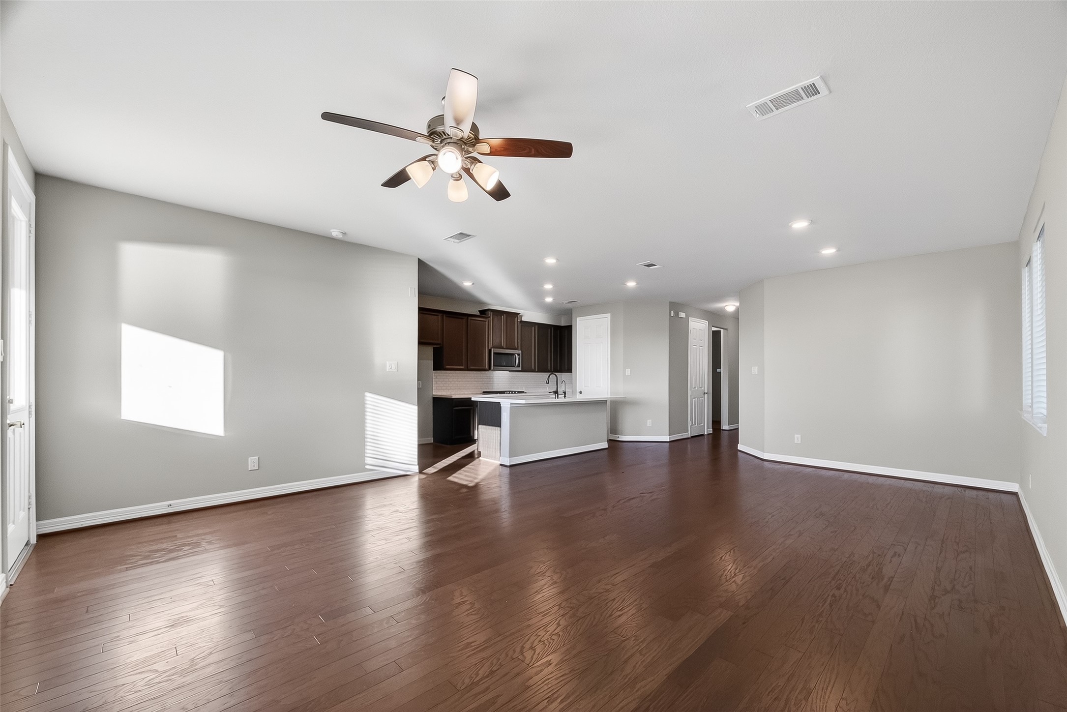 2131 Islawild Way La Marque, TX 77568 - Photo 5 of 37