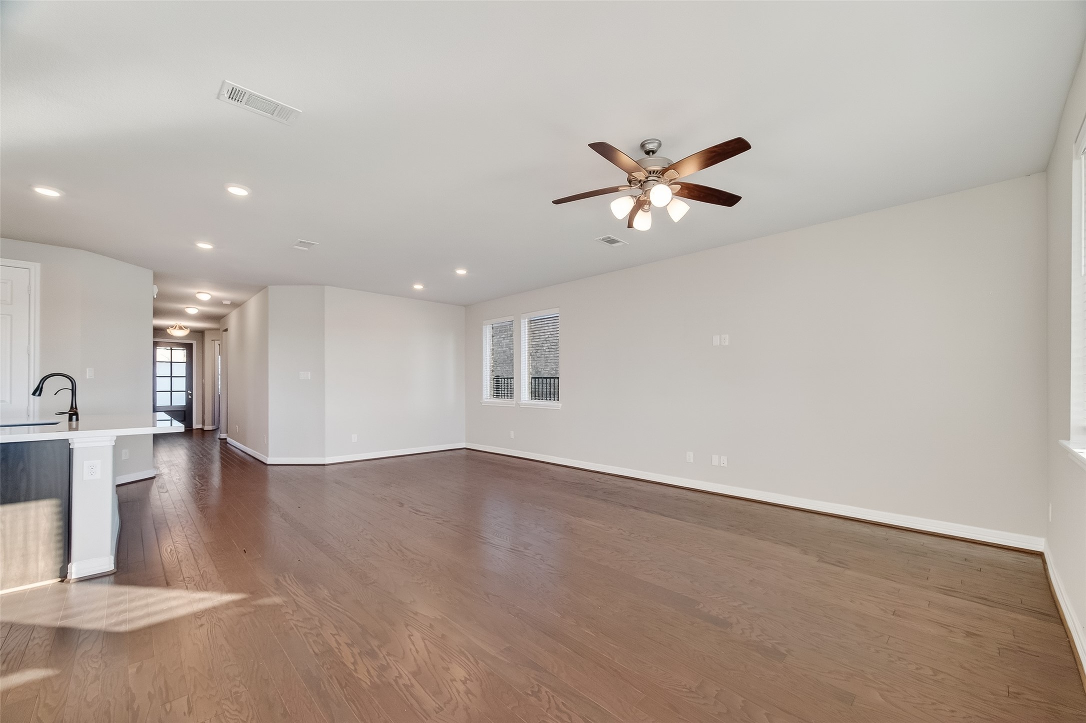 2131 Islawild Way La Marque, TX 77568 - Photo 6 of 37