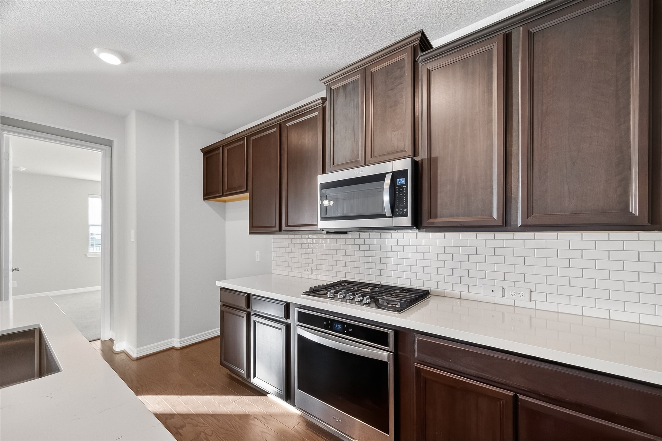 2131 Islawild Way La Marque, TX 77568 - Photo 9 of 37