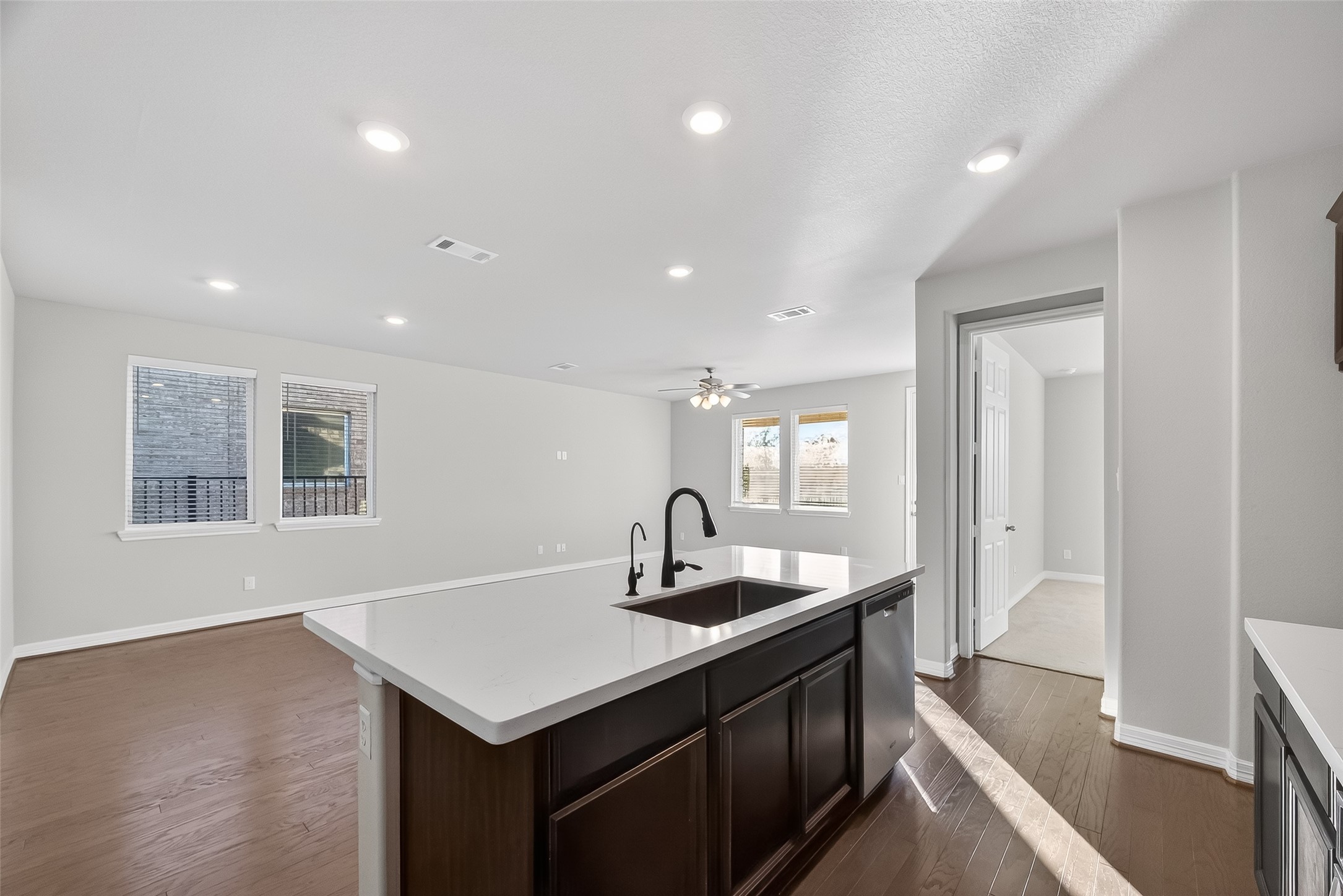 2131 Islawild Way La Marque, TX 77568 - Photo 10 of 37