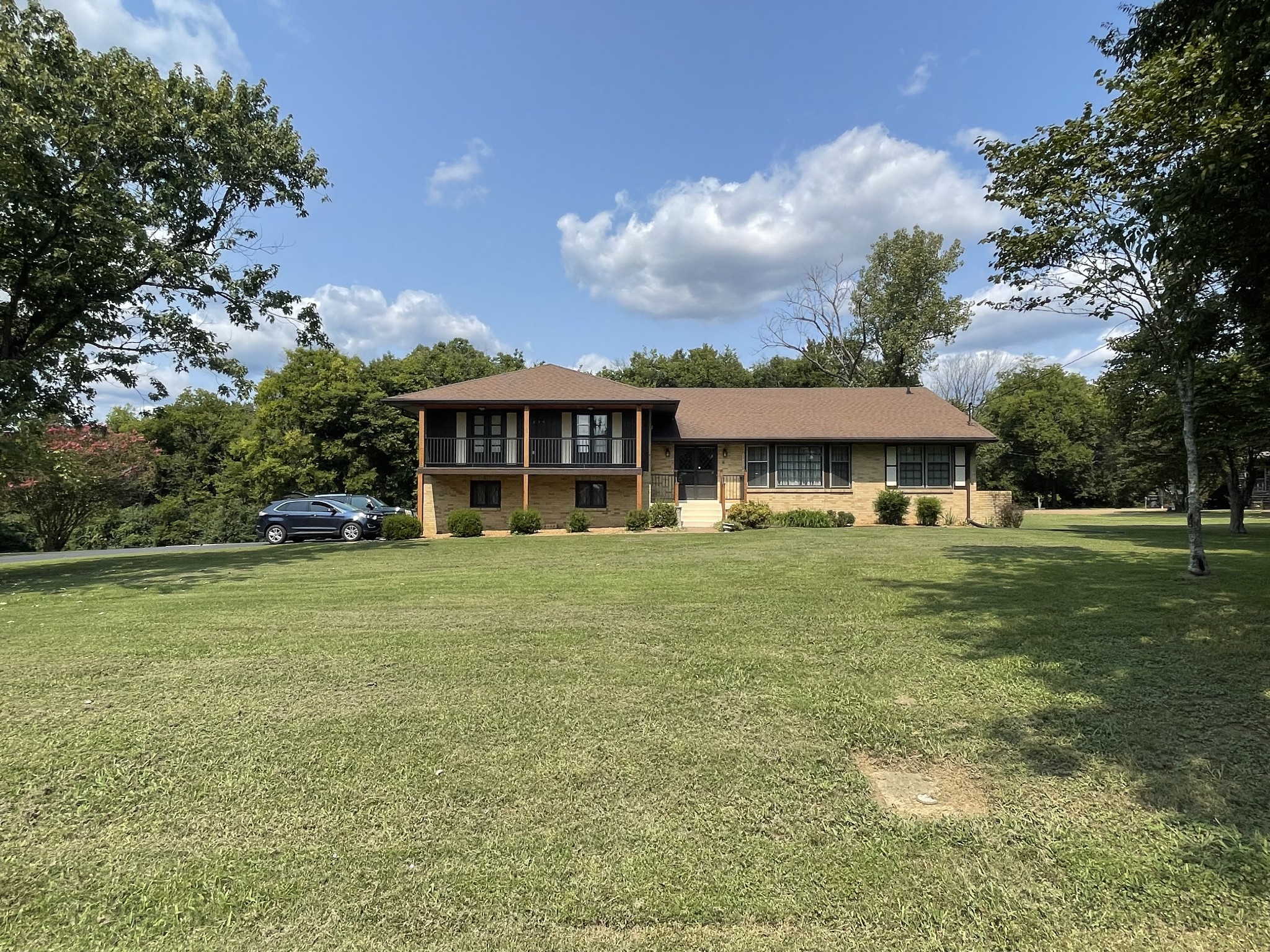 809 Berwick Trail Madison, TN 37115 - Photo 2 of 34 a front view of a house with a garden