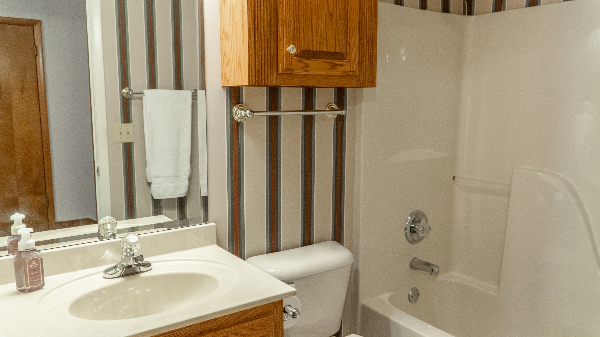 809 Berwick Trail Madison, TN 37115 - Photo 28 of 34 a bathroom with a sink and a mirror