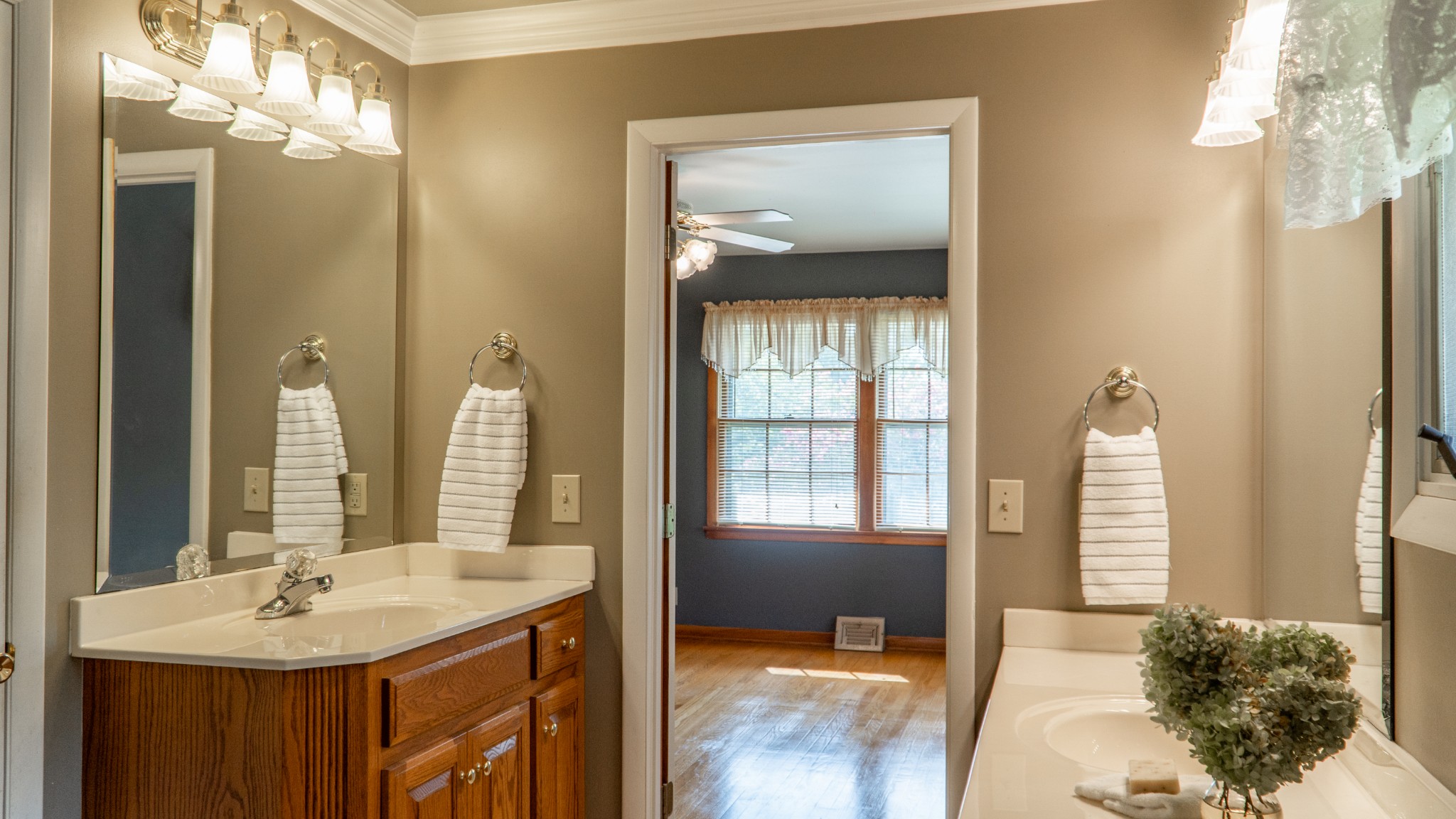 809 Berwick Trail Madison, TN 37115 - Photo 31 of 34 a en suite bathroom with a sink and a mirror