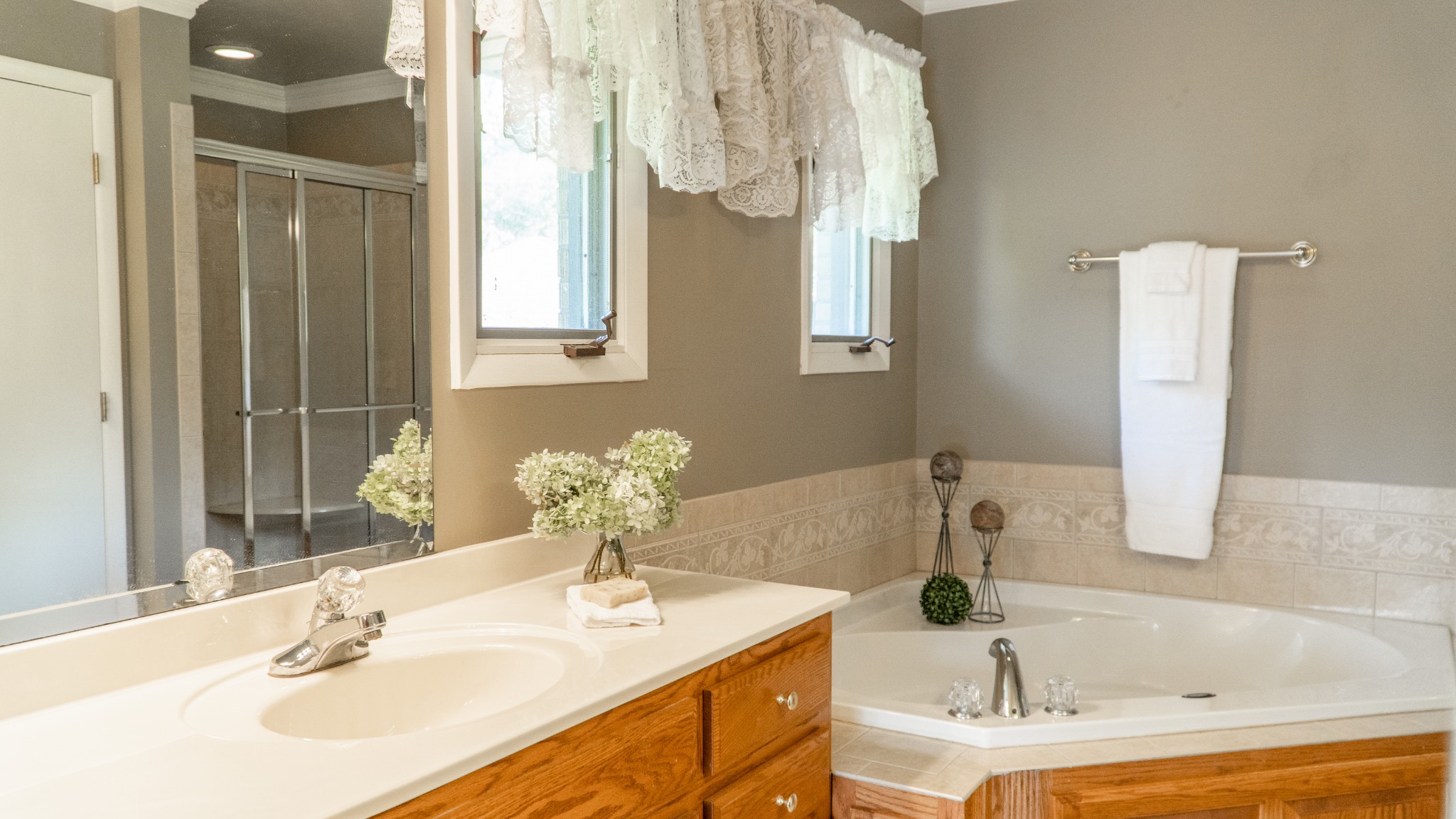 809 Berwick Trail Madison, TN 37115 - Photo 34 of 34 a bathroom with a sink and a mirror
