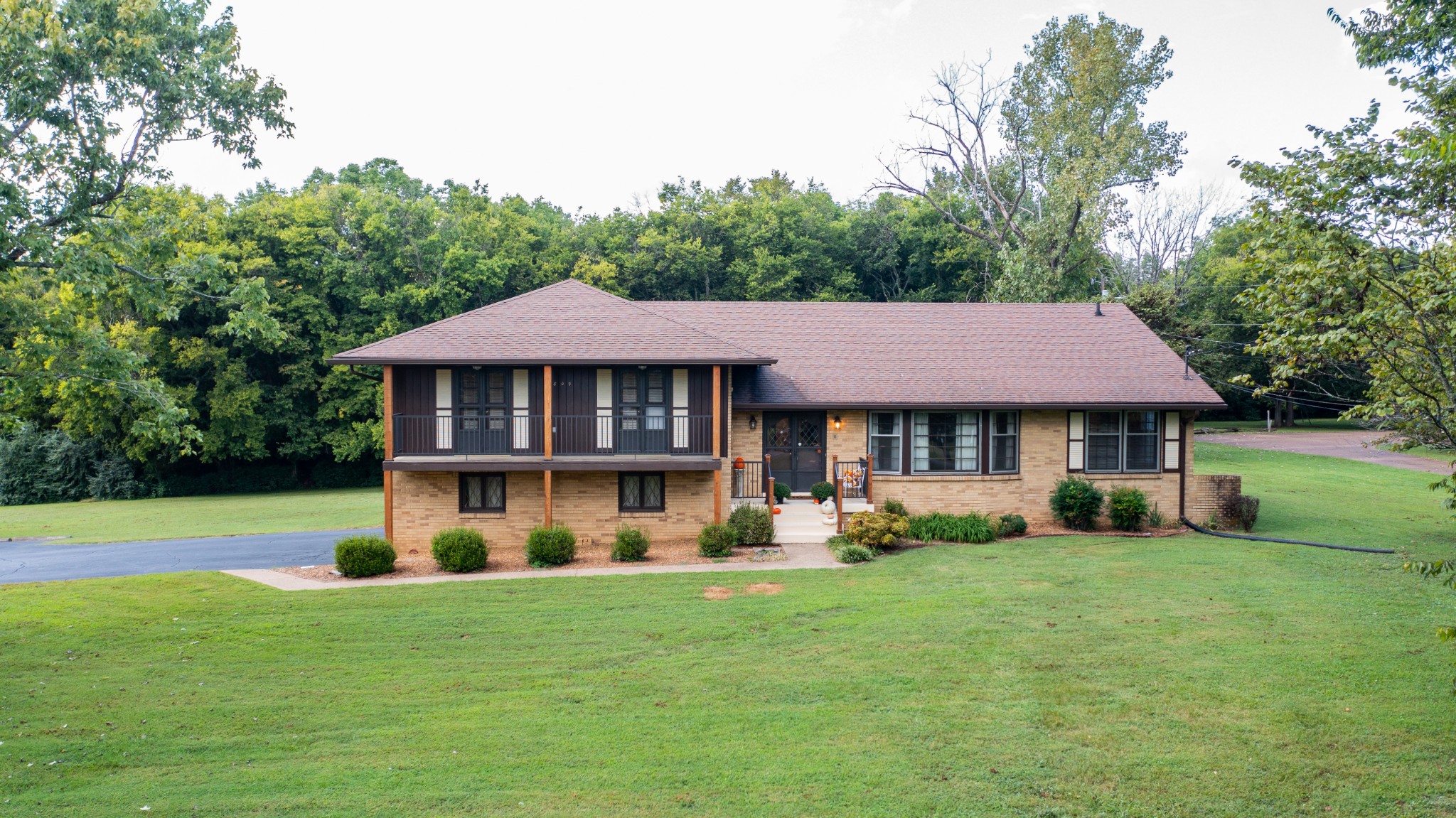 809 Berwick Trail Madison, TN 37115 - Photo 9 of 34 a view of a house with a yard and sitting area