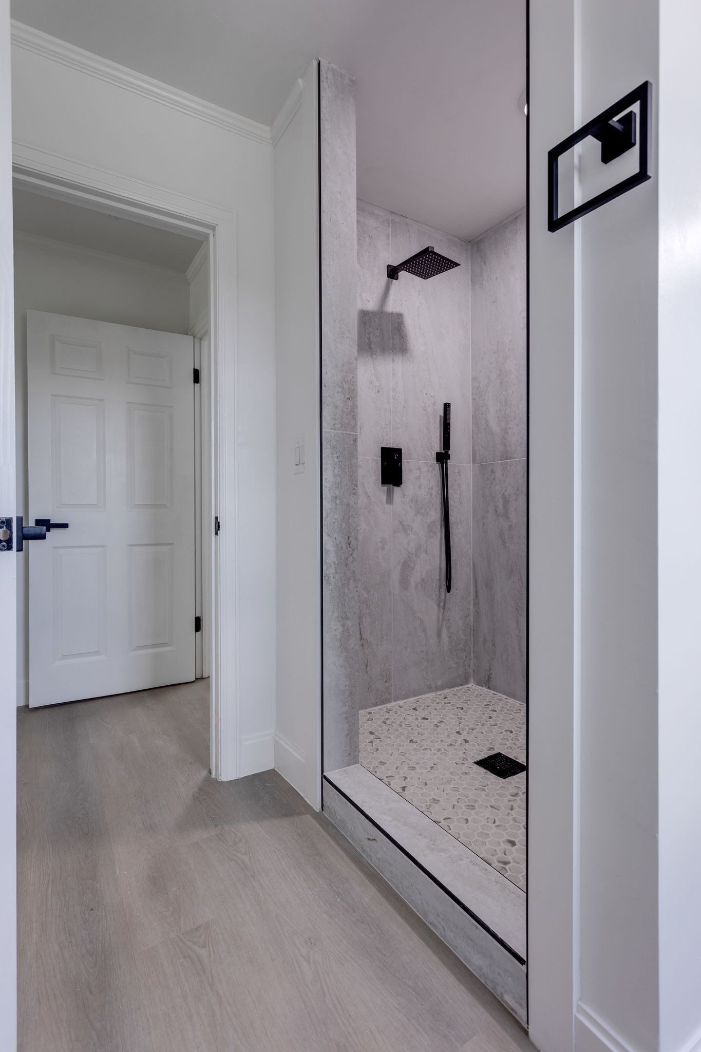 210 Porter Circle Columbia, TN 38401 - Photo 11 of 29 a bathroom with a glass shower door