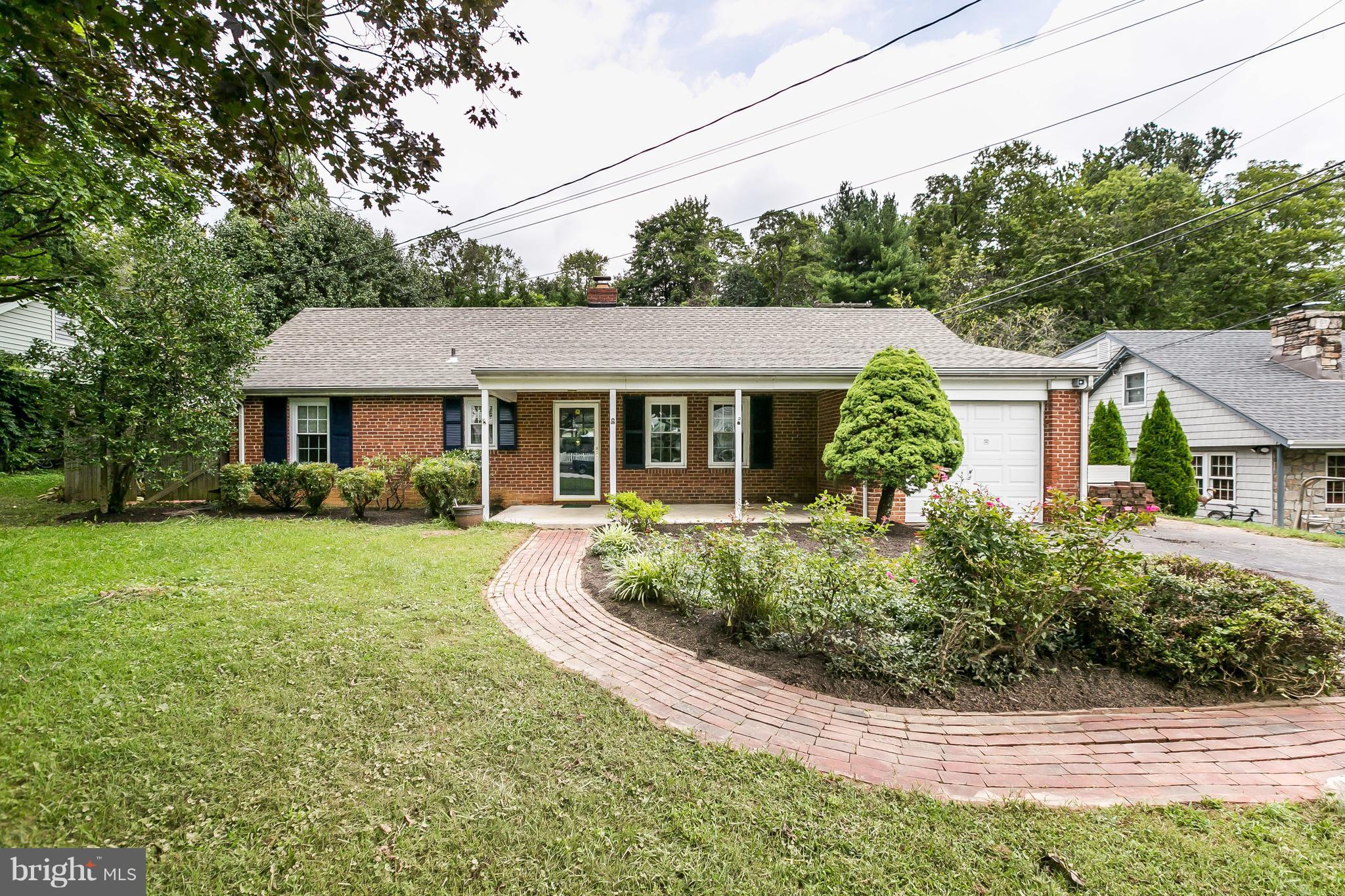 Charming brick rancher - easy 1 floor living