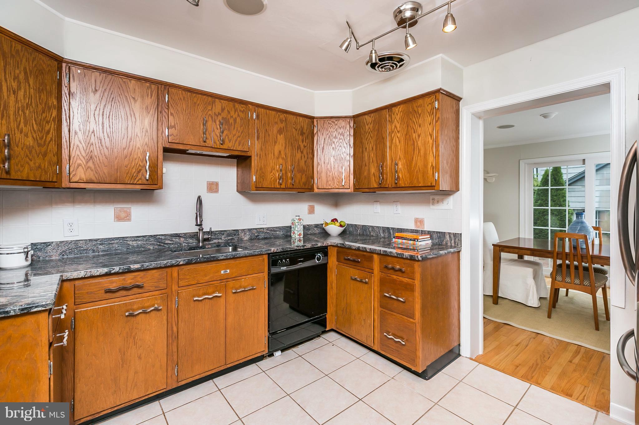 1804 Roland Avenue Towson, MD 21204 - Photo 11 of 30 Kitchen