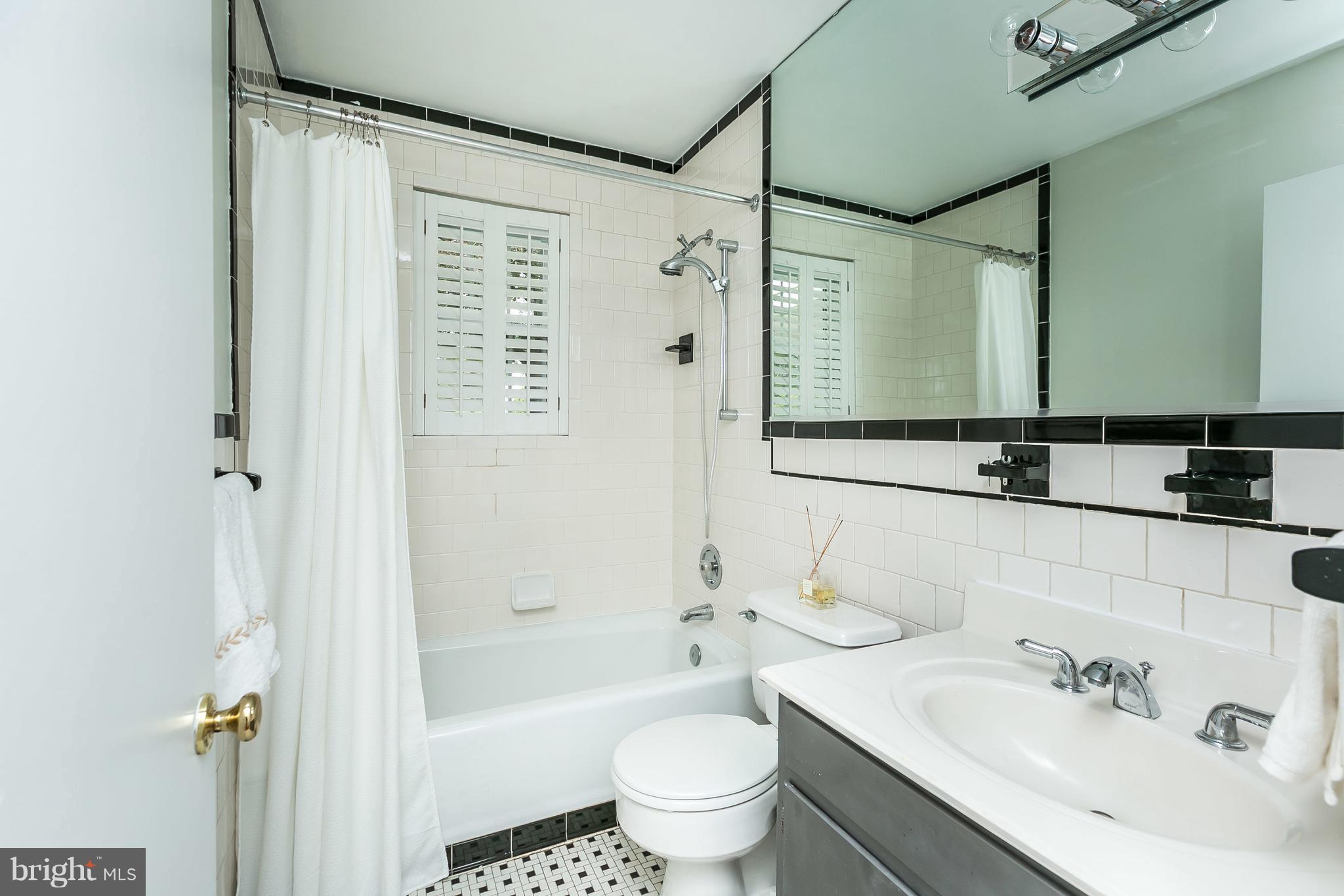 1804 Roland Avenue Towson, MD 21204 - Photo 17 of 30 Hall bathroom next to master and front bedrooms