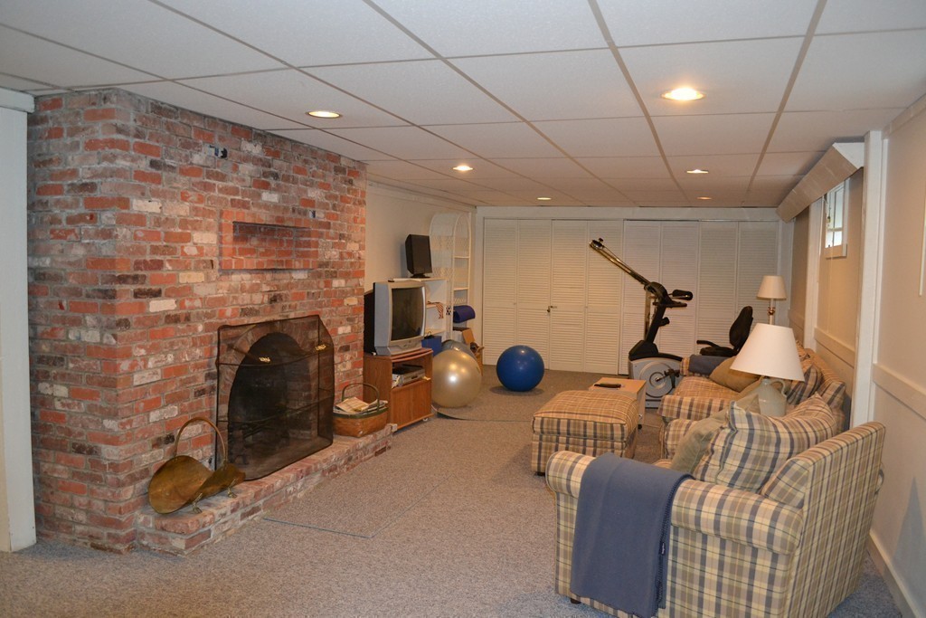 18 Hickory Hill Road Manchester, MA 01944 - Photo 25 of 30 Gallery Image 25