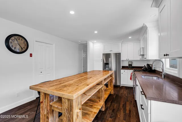 a very nice looking kitchen with a breakfast area