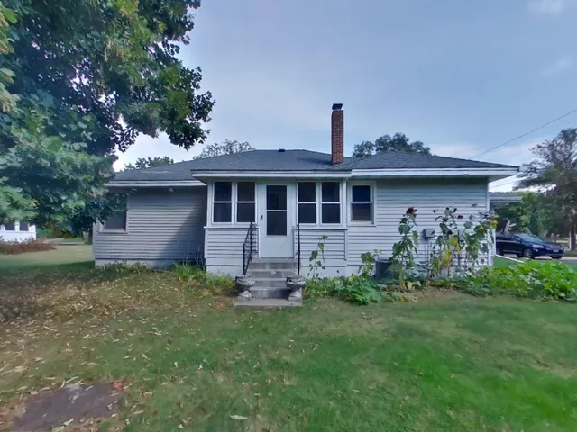 $1,749 | 406 East River Street, Monticello, MN 55362