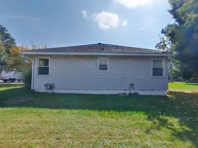 $1,749 | 406 East River Street, Monticello, MN 55362