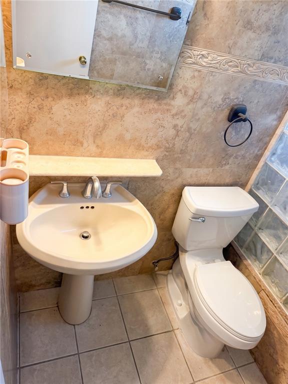 2412 Arcadia Road Holiday, FL 34690 - Photo 18 of 27 Gallery Image 18