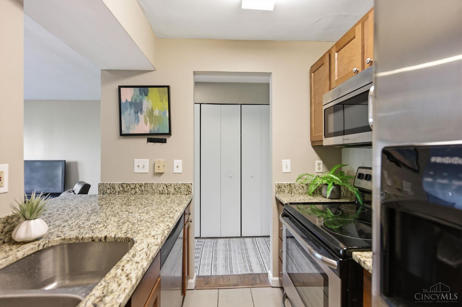 1815 William Howard Taft Road, Unit 502 Cincinnati, OH 45206 - Photo 12 of 28