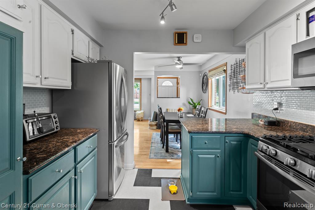 31528 Marblehead Road Farmington, MI 48336 - Photo 17 of 35 Gallery Image 17