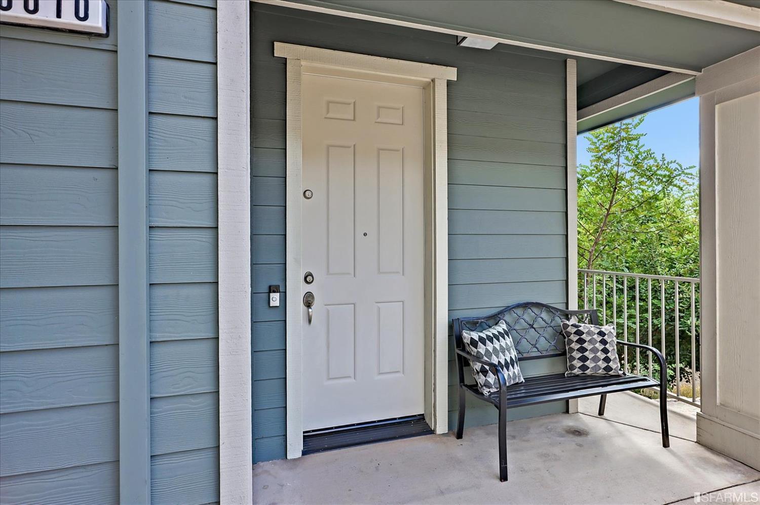 6010 Old Quarry Loop Oakland, CA 94605 - Photo 2 of 32 a outdoor view with a outdoor space