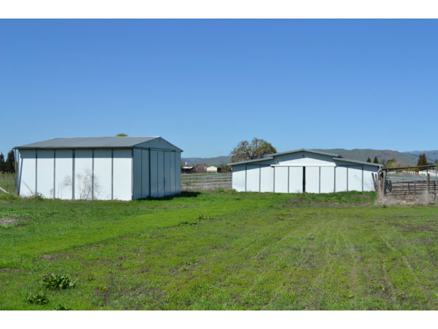 350 Spring Grove Road Hollister, CA 95023 - Photo 17 of 18 Gallery Image 17