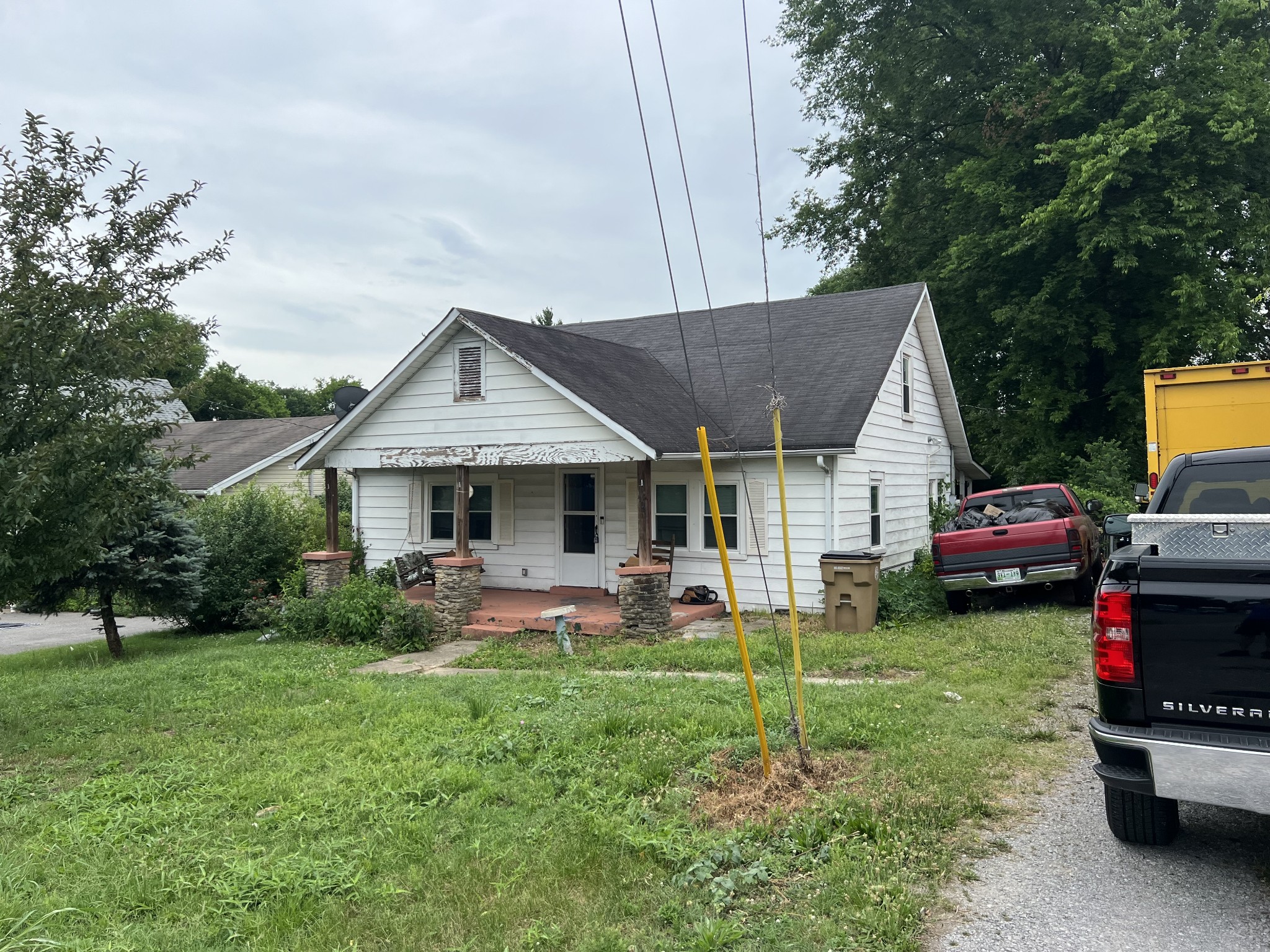 104 Lanier Drive Madison, TN 37115 - Photo 1 of 20 a front view of a house with garden