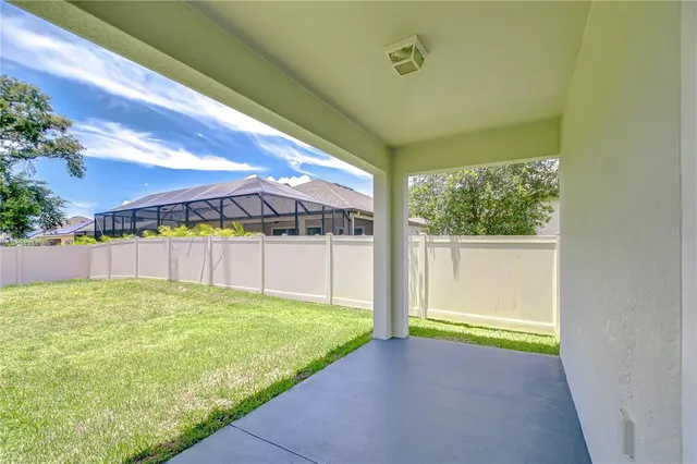 a view of a yard with a house