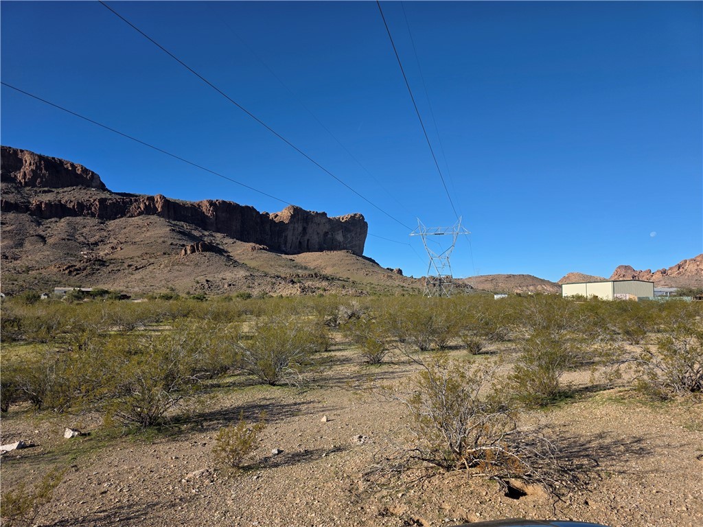 2033 Dewey Road Golden Valley, AZ 86413 - Photo 3 of 10