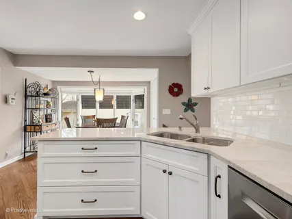 $599,900 | 703 East Redwood Lane, Arlington Heights, IL 60004