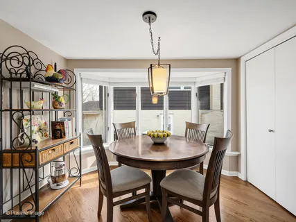 $599,900 | 703 East Redwood Lane, Arlington Heights, IL 60004