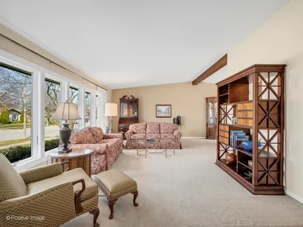 $599,900 | 703 East Redwood Lane, Arlington Heights, IL 60004