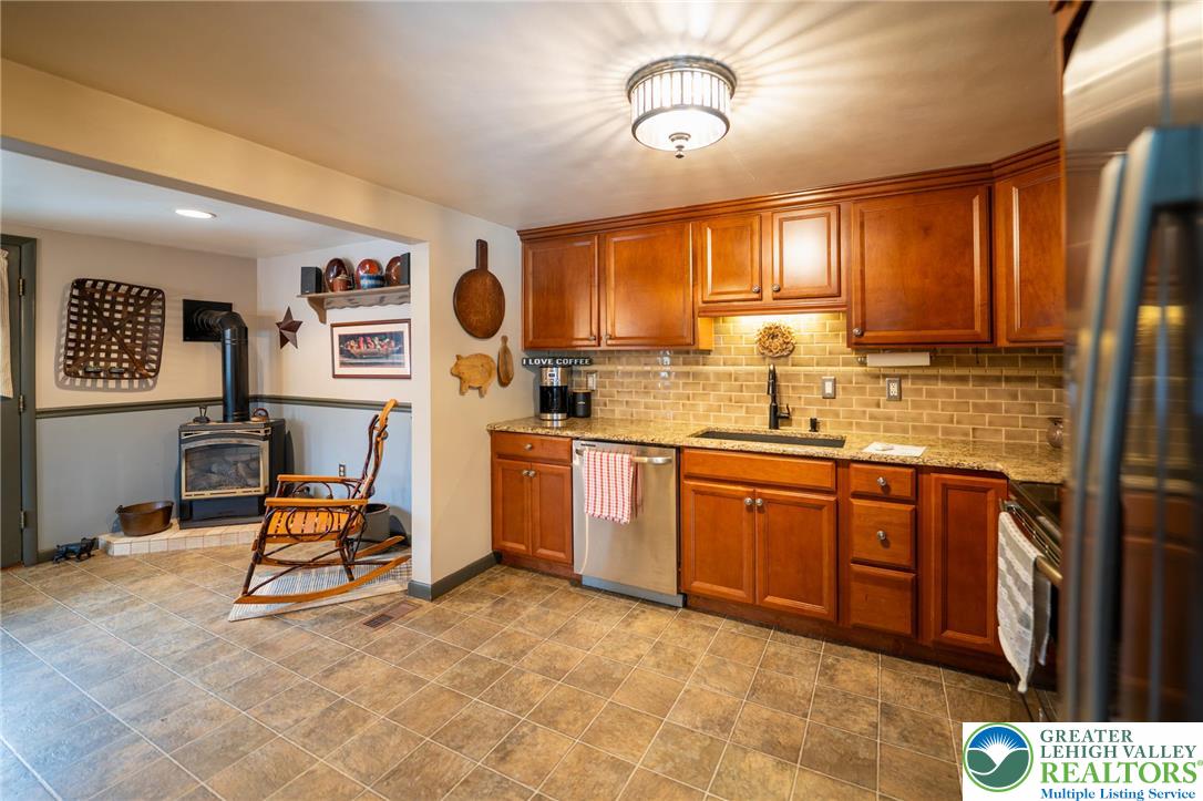 100 Ridge Road Phillipsburg, NJ 08865 - Photo 18 of 40 a very nice looking kitchen with a large window