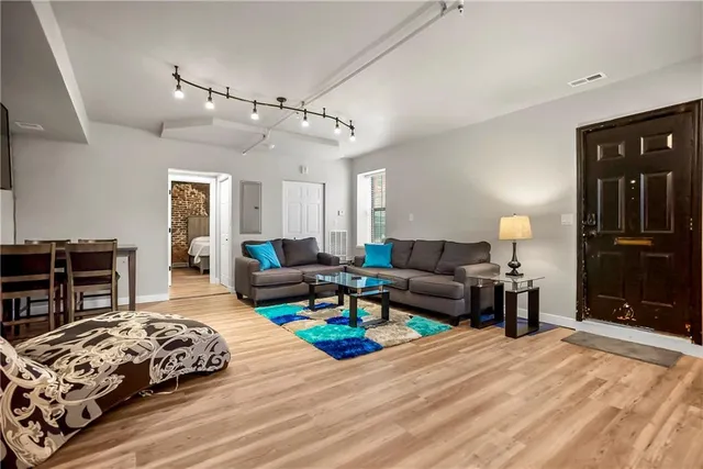 $2,750,000 | 1018 East Missouri Avenue, Kansas City, MO 64106