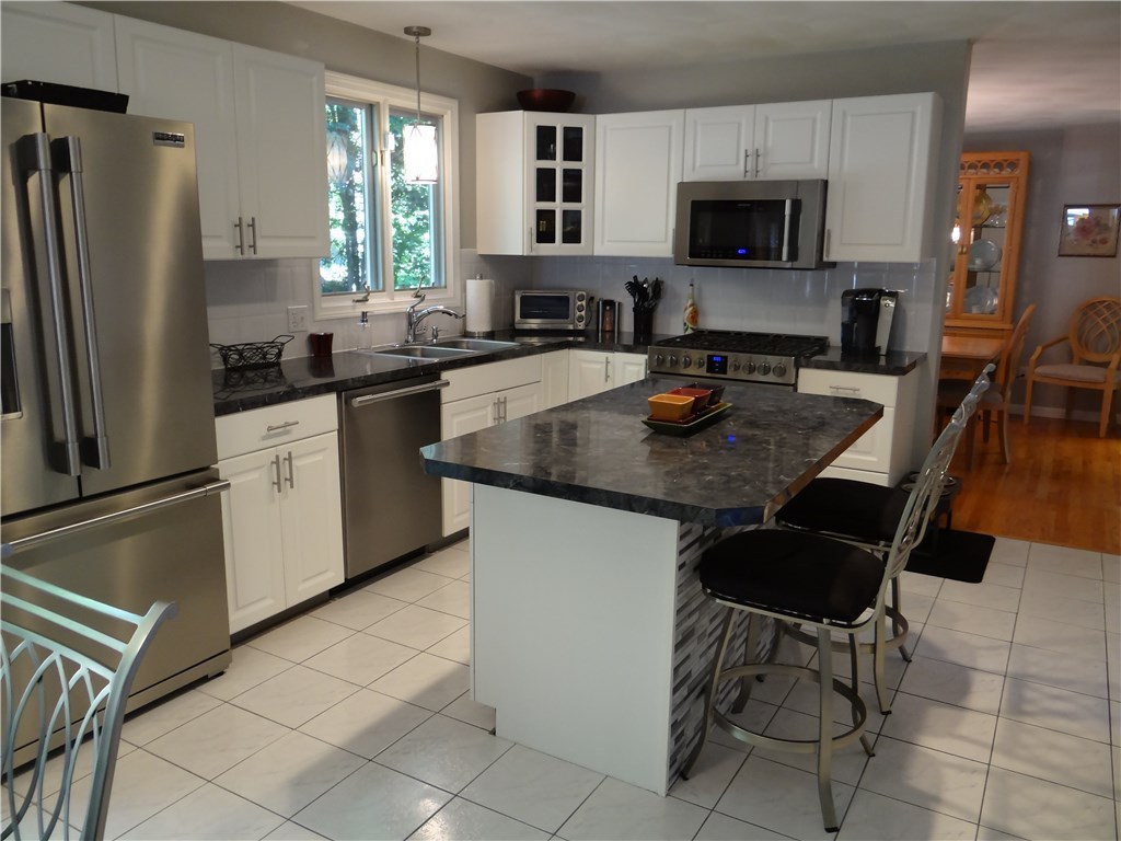 76 Fox Ridge Drive Cranston, RI 02921 - Photo 17 of 39 Gallery Image 17