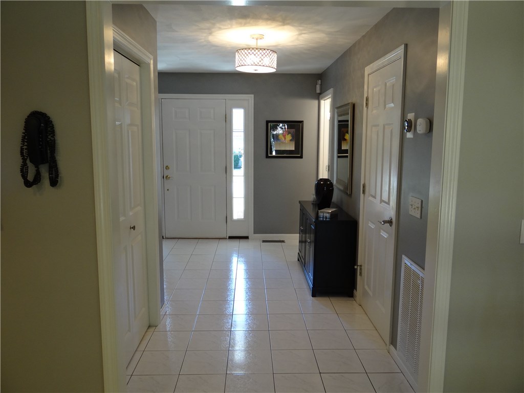 76 Fox Ridge Drive Cranston, RI 02921 - Photo 10 of 39 Gallery Image 10