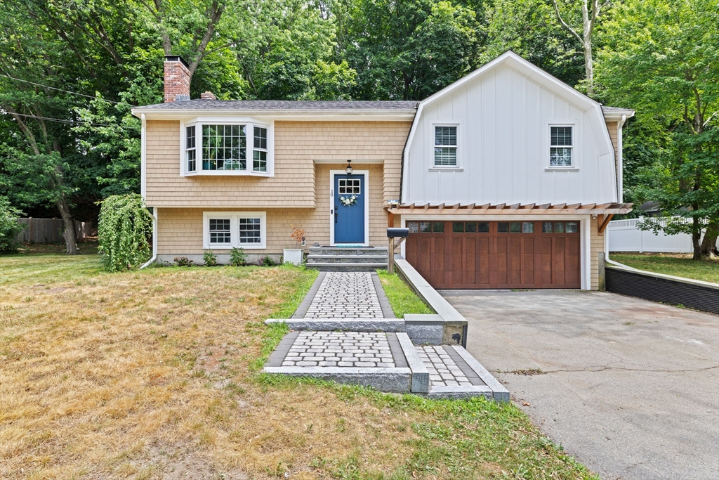 10 Grenadier Road Hingham, MA 02043 - Photo 1 of 42 Gallery Image 1