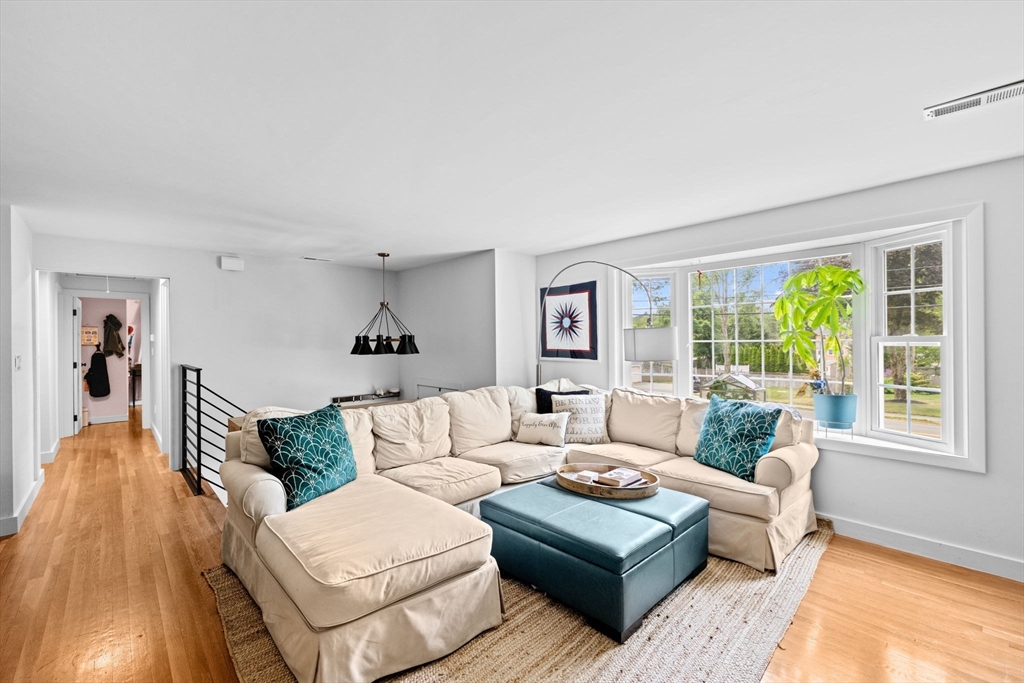 10 Grenadier Road Hingham, MA 02043 - Photo 11 of 42 Gallery Image 11
