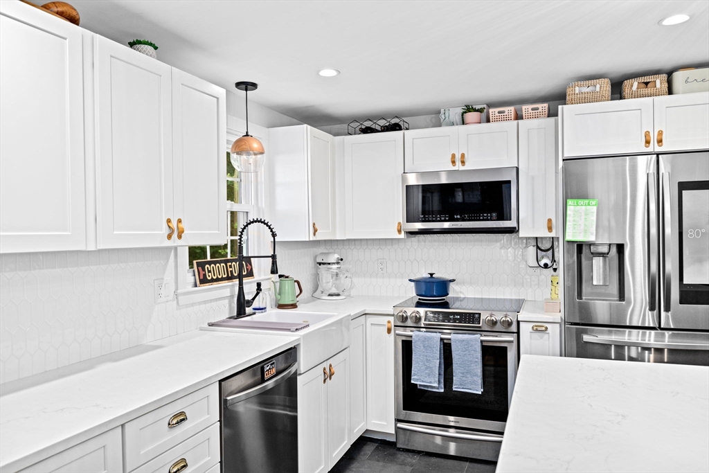 10 Grenadier Road Hingham, MA 02043 - Photo 13 of 42 Gallery Image 13