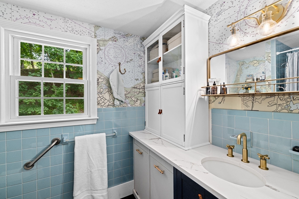 10 Grenadier Road Hingham, MA 02043 - Photo 15 of 42 Gallery Image 15