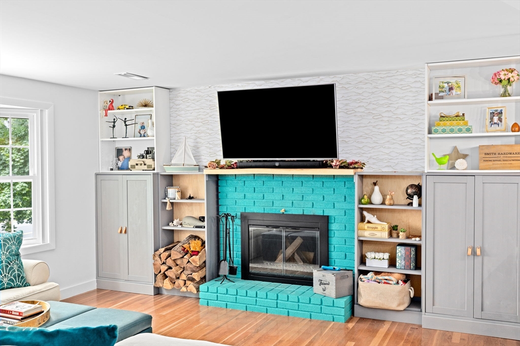 10 Grenadier Road Hingham, MA 02043 - Photo 4 of 42 Gallery Image 4