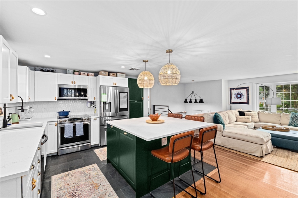 10 Grenadier Road Hingham, MA 02043 - Photo 9 of 42 Gallery Image 9