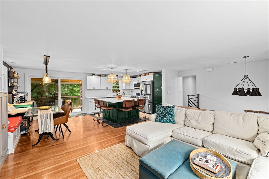 10 Grenadier Road Hingham, MA 02043 - Photo 10 of 42 Gallery Image 10